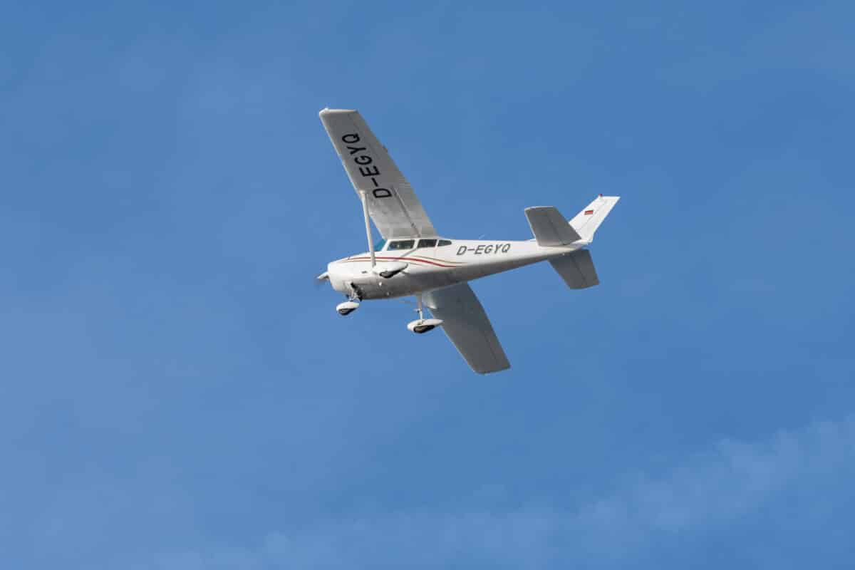 A Cessna 182 Skylane takes to the skies